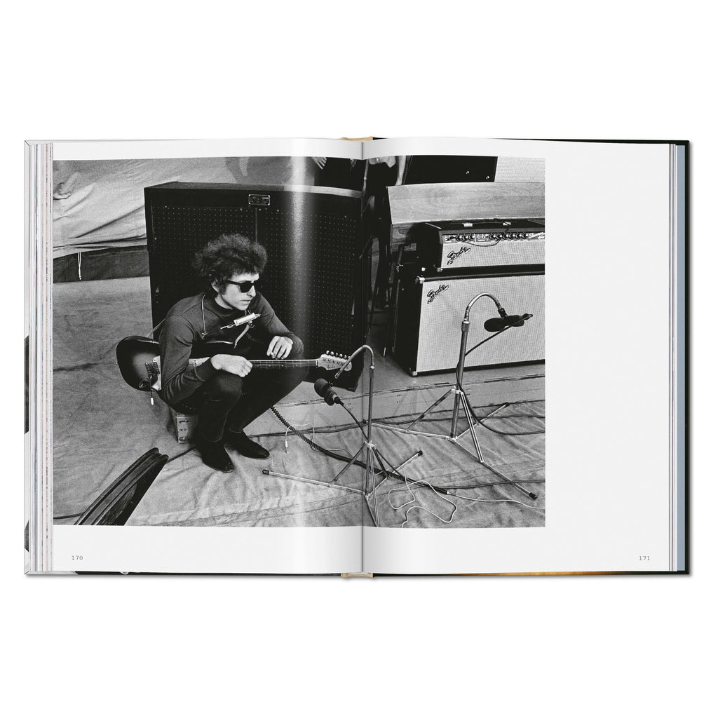 Daniel Kramer. Bob Dylan. A Year and a Day