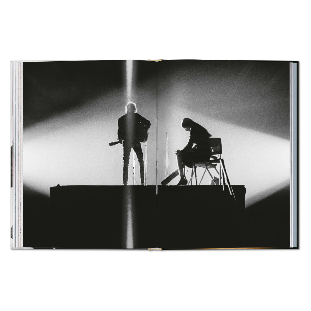 Daniel Kramer. Bob Dylan. A Year and a Day